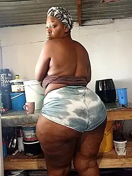 Freechat curvyloneah75 on StripChat