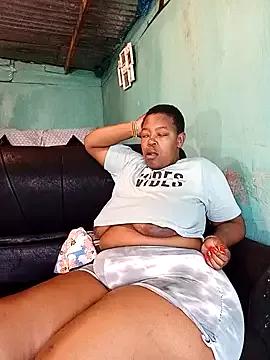 Freechat curvyloneah75 on StripChat