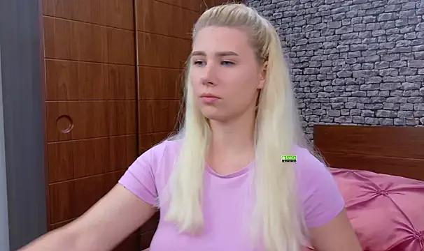 CuteBlondeMe on StripChat