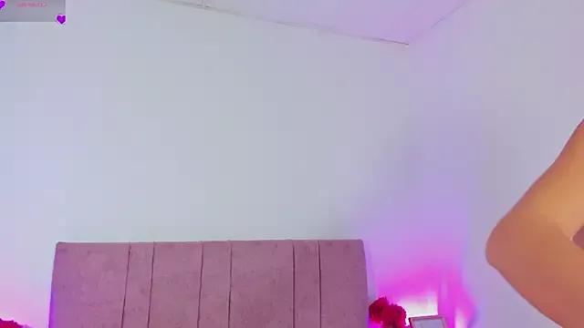 Freechat cutie_sarax1 on StripChat