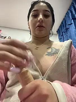 Freechat Daphnee-x on StripChat