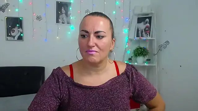 Freechat DianaMGG on StripChat