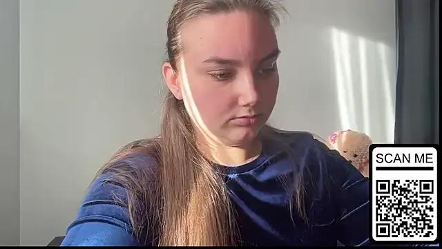 Dreamyblushfairy on StripChat