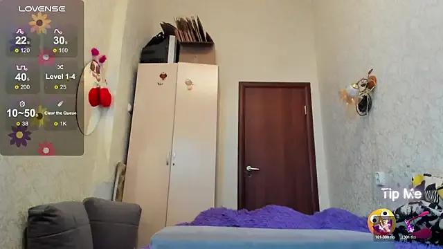 Elina-Shine — pussy play and clothespins