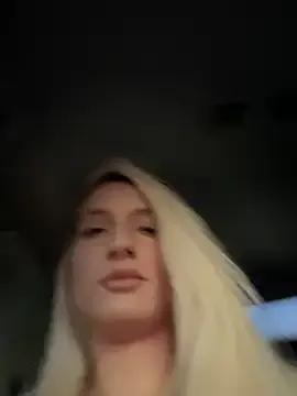 Freechat Ella_Charm on StripChat