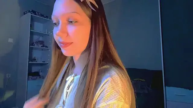 EmiIyKitty on StripChat 