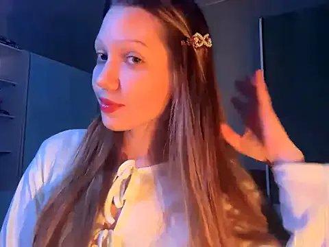 EmiIyKitty on StripChat 