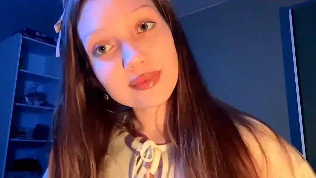 EmiIyKitty on StripChat 