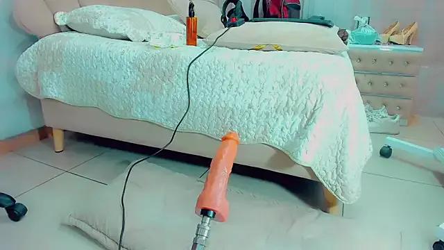 Freechat EmilyySaenz on StripChat