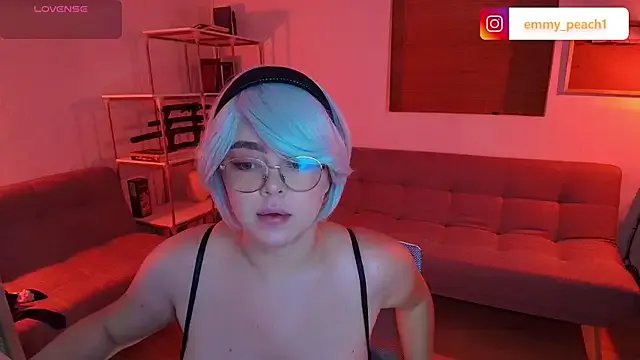 Emmy_peach1 — play pussy white my finger