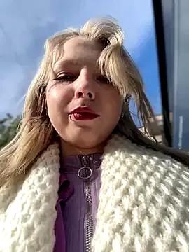 EveLittleSinner on StripChat 