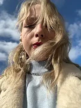 EveLittleSinner on StripChat 