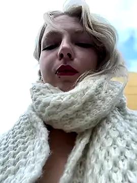 EveLittleSinner on StripChat 