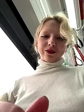 EveLittleSinner on StripChat 