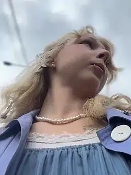 EveLittleSinner on StripChat 