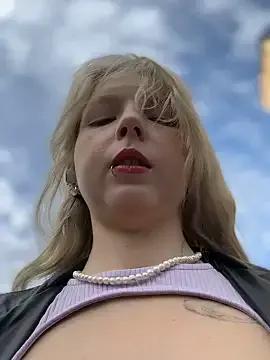 EveLittleSinner on StripChat 