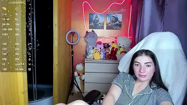 Fiery_Brunette_ on StripChat