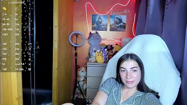 Fiery_Brunette_ on StripChat