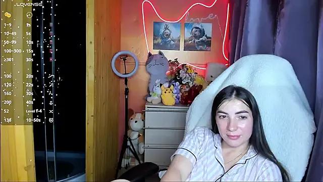 Fiery_Brunette_ on StripChat