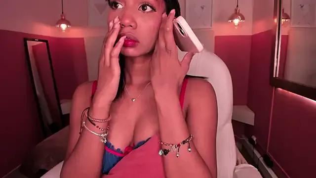 Gigi_Strawberry on StripChat