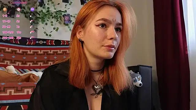 girl_with_snaketatto0 on StripChat