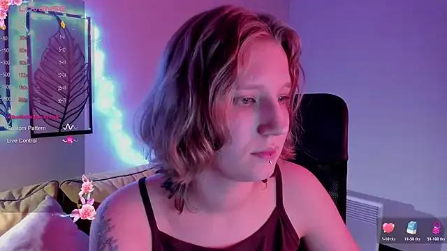 StripChat Hailey_Foxy is Freechat Hailey_Foxy — take off the t-shirt