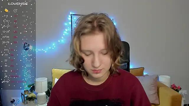 Avatar of Hailey_Foxy