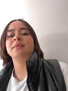 HANNAHBAKER00 — Show boobs