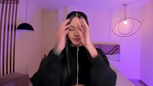 HannahJamesX on StripChat 