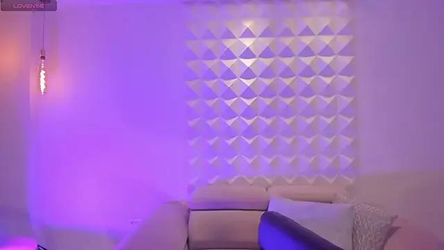 HannahJamesX — kiss + Spanks