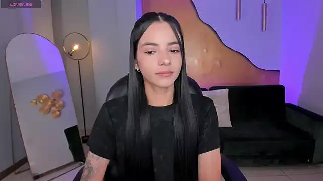 HannahJamesX on StripChat 