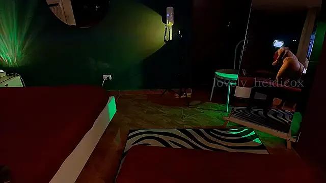 HeidiCox —  Naked 10 Mins