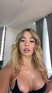 Holli_woul on StripChat 