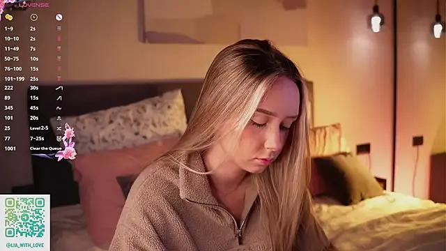 StripChat HollisBeckett is Freechat HollisBeckett — Take off my shorts