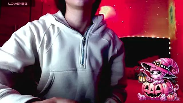 Freechat holy_juli on StripChat