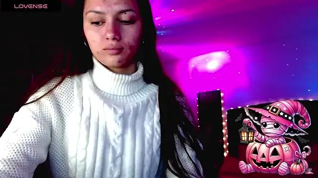 Freechat holy_juli on StripChat