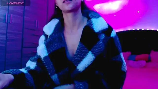 Freechat holy_juli on StripChat