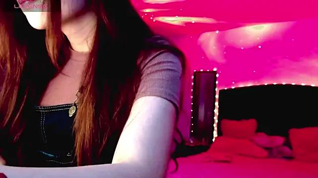 Freechat holy_juli on StripChat