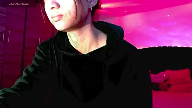 Freechat holy_juli on StripChat