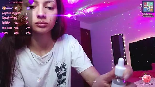 Freechat holy_juli on StripChat