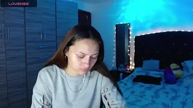 Freechat holy_juli on StripChat