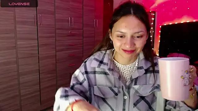 Freechat holy_juli on StripChat