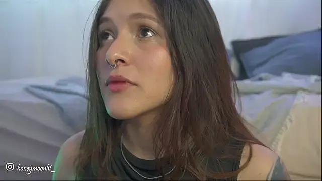 Freechat honeey_ on StripChat