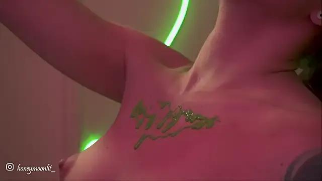 Freechat honeey_ on StripChat