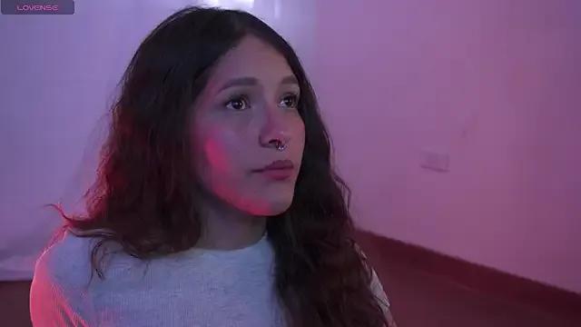 Freechat honeey_ on StripChat