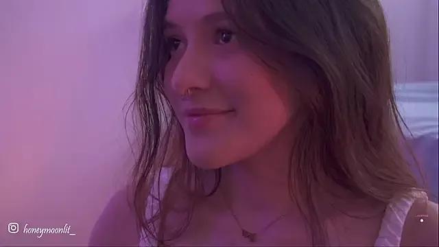 Freechat honeey_ on StripChat
