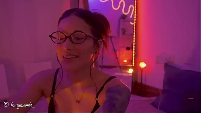 Freechat honeey_ on StripChat