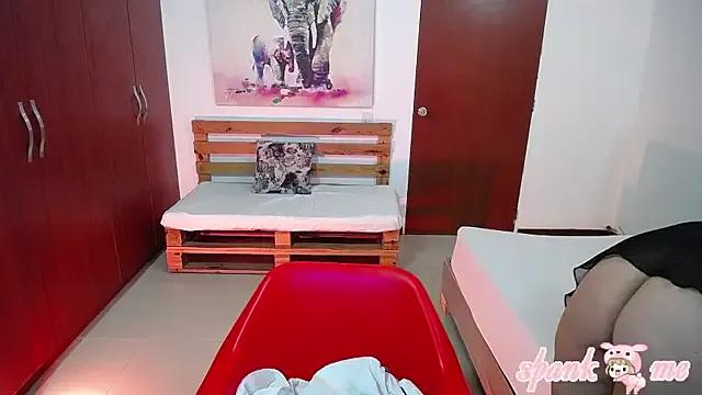 Avatar of hornystepmommy