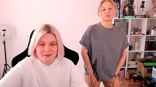 hotblonds on StripChat