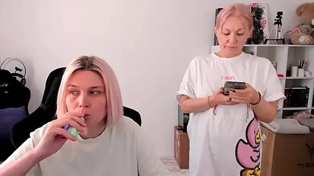 hotblonds on StripChat